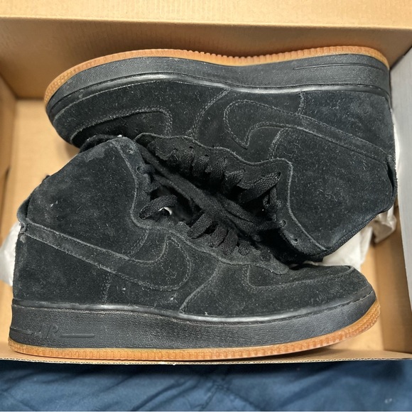 AIR FORCE 1 HIGH LV8 (GS) Size 7y - Picture 1 of 9